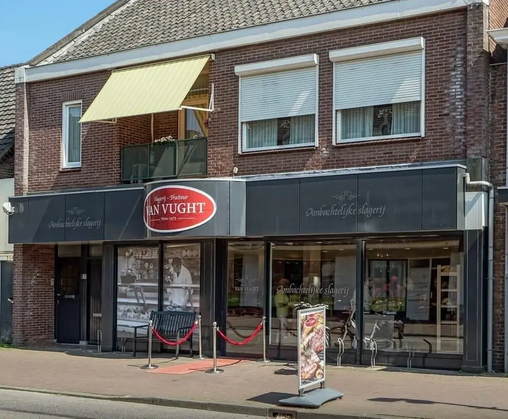 De winkel van Slagerij van Vught aan de Hoofdstraat in Schijndel